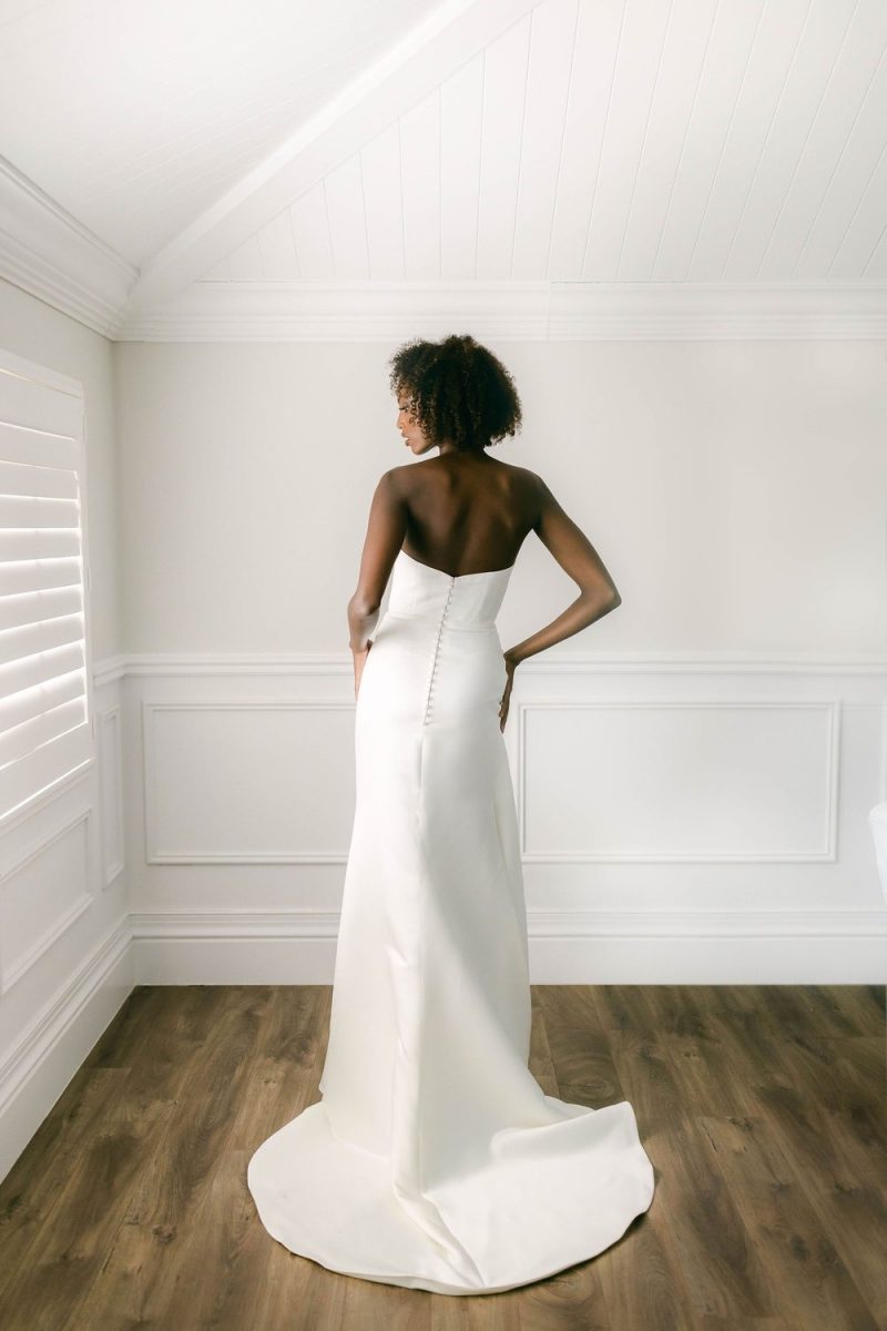 22495 gown